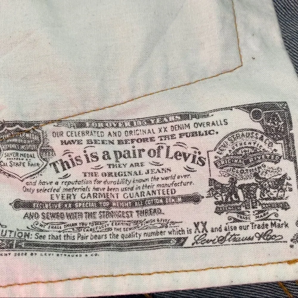 LEVI’S 501 Raw Hem Medium Wash Button Fly Short - Picture 8 of 11
